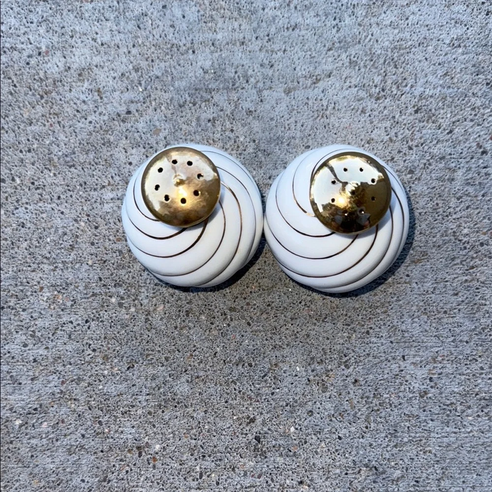 Vintage White and Gold Ceramic Salt and Pepper Shakers - Picture 7 of 8